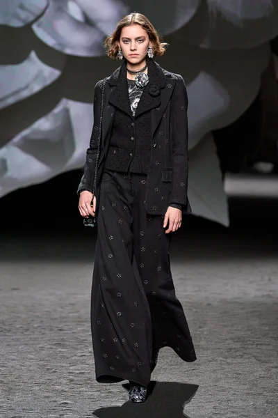 Look 50